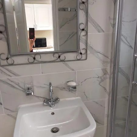 Apartment, Female And Children Only Apartman *