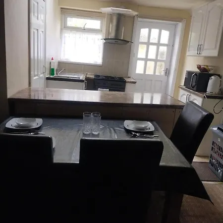Daire Apartment, Female And Children Only *