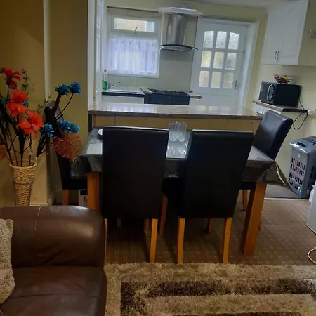Daire Apartment, Female And Children Only *