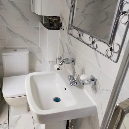 Apartment, Female And Children Only Daire Bradford (West Yorkshire)