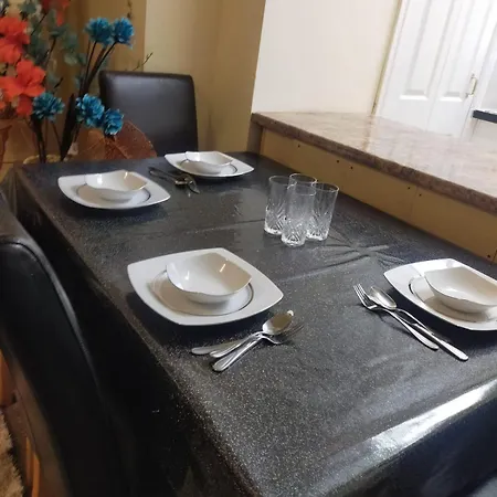 Daire Apartment, Female And Children Only Bradford (West Yorkshire)