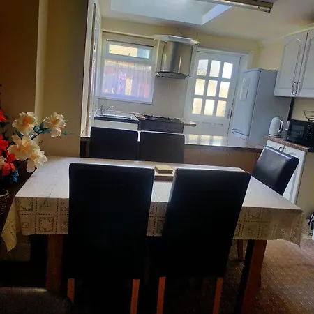 Daire Apartment, Female And Children Only