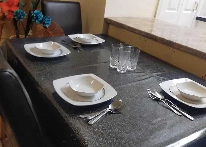 Apartman Apartment, Female And Children Only Bradford